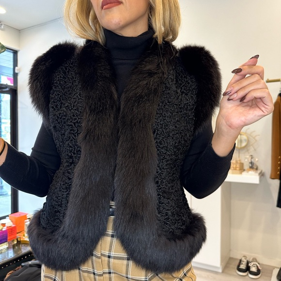 Michellos made in Canada real fur vest - Picture 5 of 6